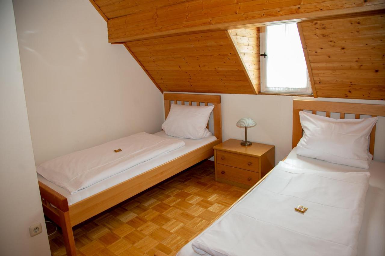 Weinhaus Kurtrierer Hof Hotel Leiwen Kültér fotó